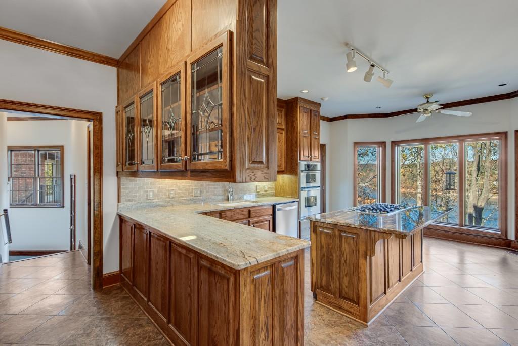 999 E Lake Drive