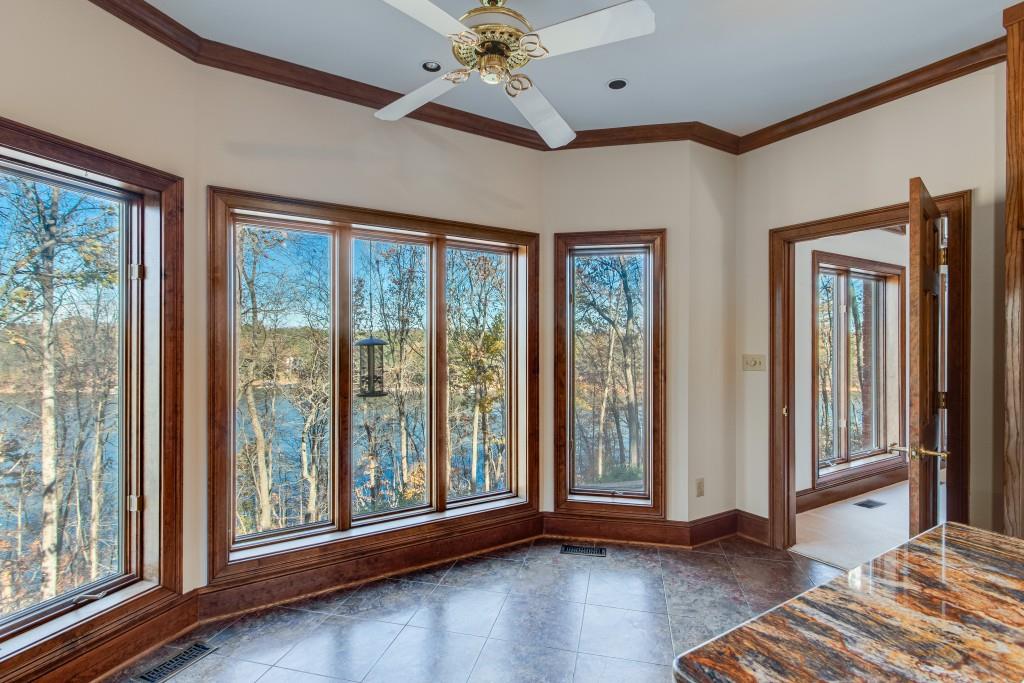 999 E Lake Drive