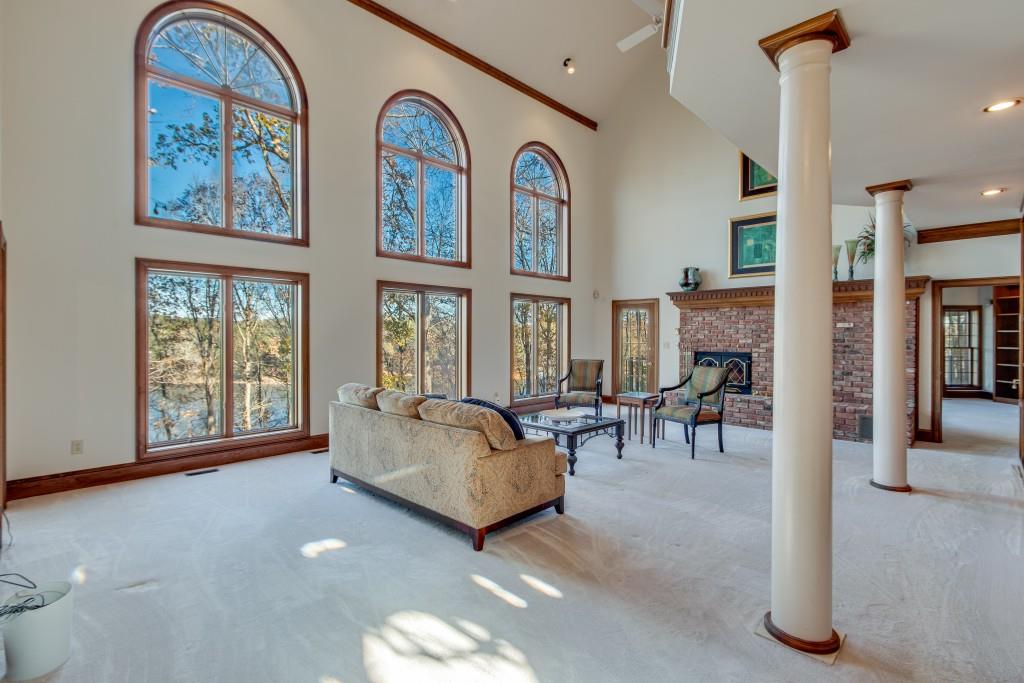 999 E Lake Drive