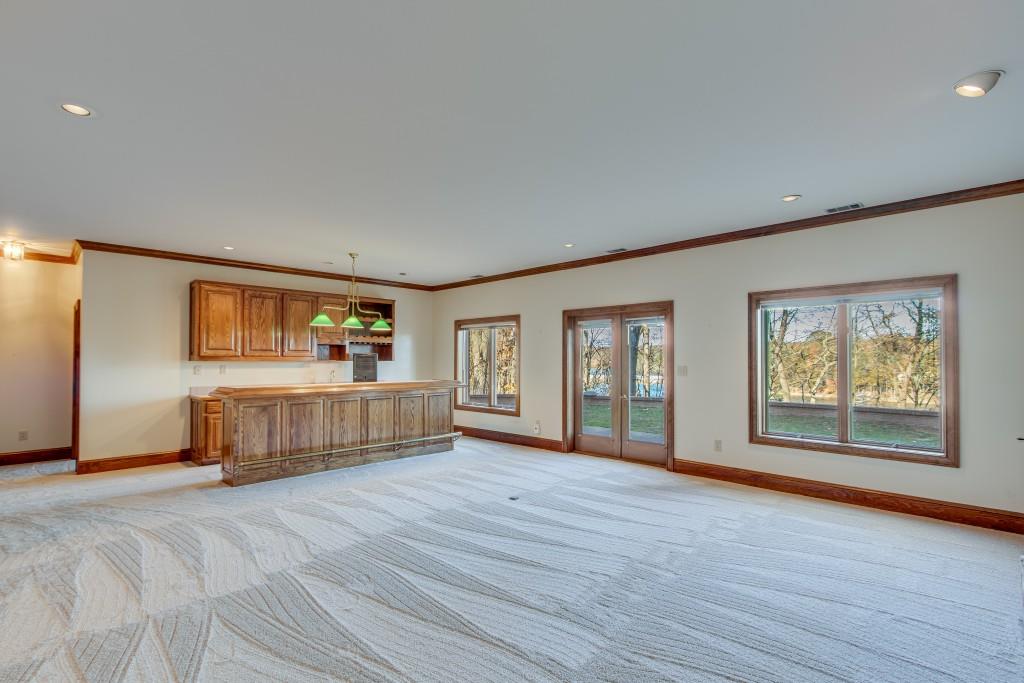 999 E Lake Drive