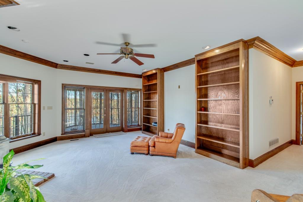 999 E Lake Drive
