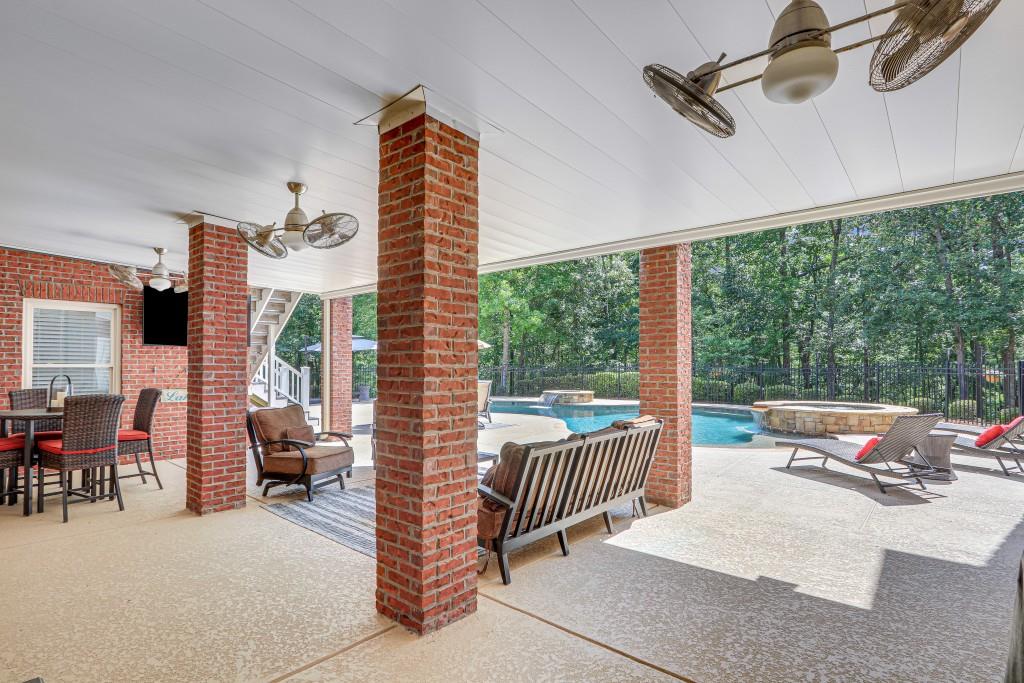 5040 Blackberry Lane