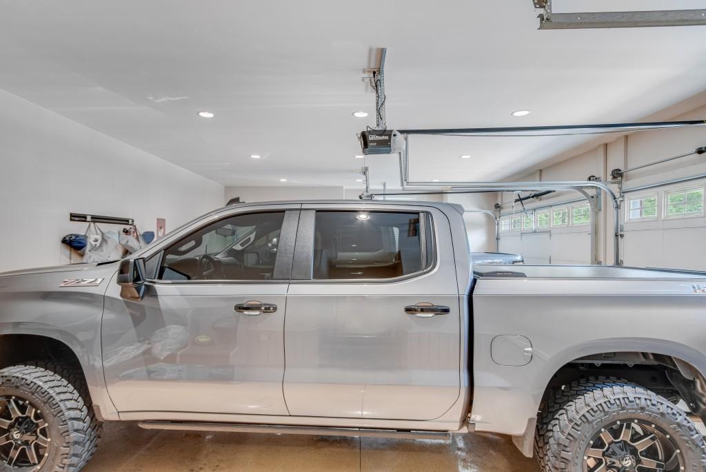 5040 Blackberry Lane