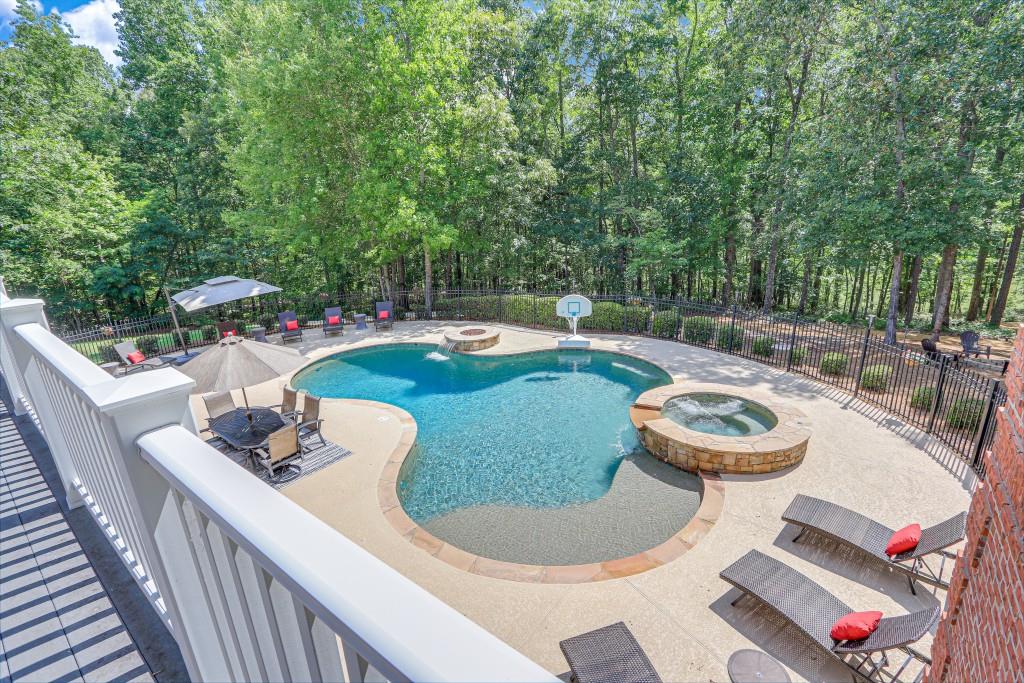 5040 Blackberry Lane