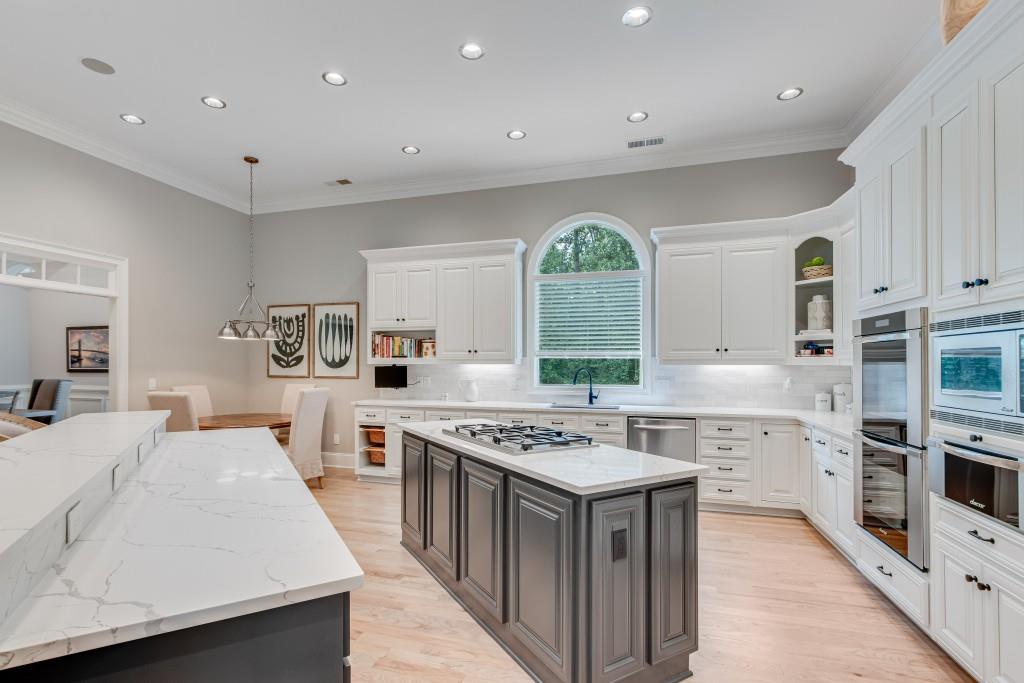 5040 Blackberry Lane