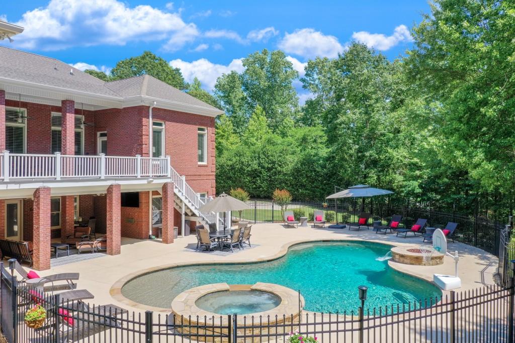 5040 Blackberry Lane