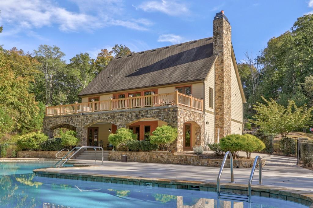 7025 Lake Vista Drive