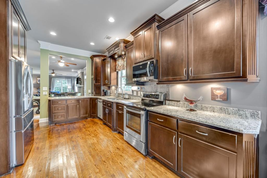345 Hollywood Circle NW