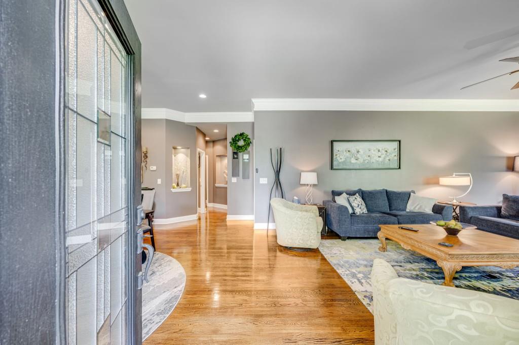 345 Hollywood Circle NW