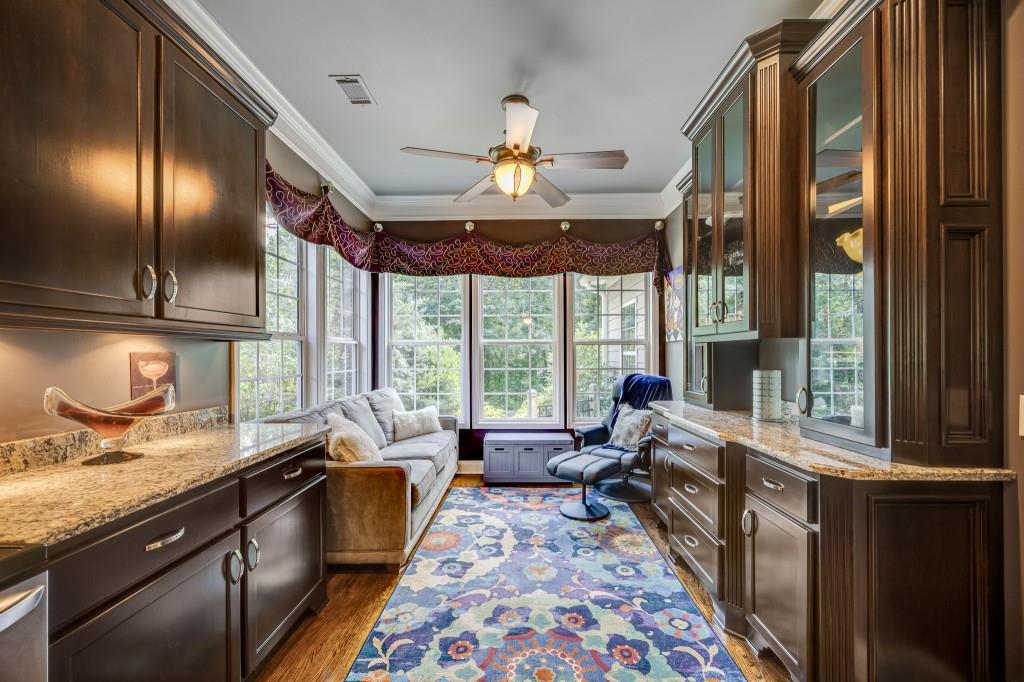 345 Hollywood Circle NW
