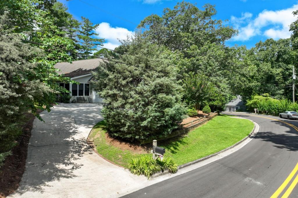 345 Hollywood Circle NW