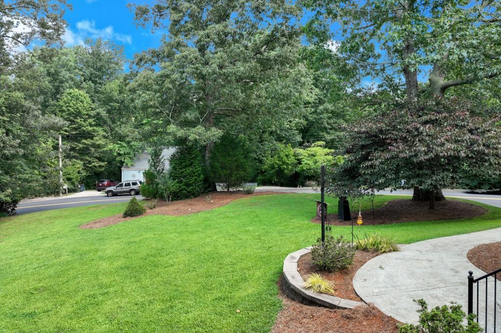 345 Hollywood Circle NW