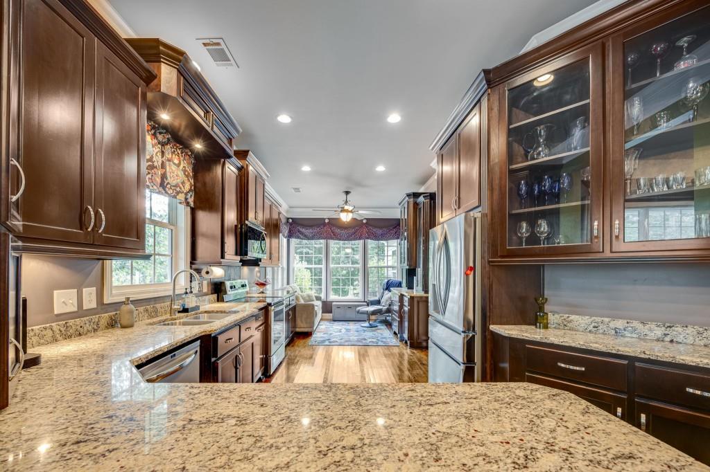 345 Hollywood Circle NW