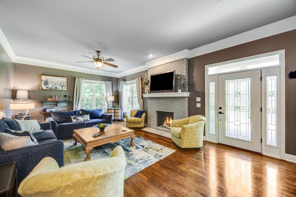 345 Hollywood Circle NW