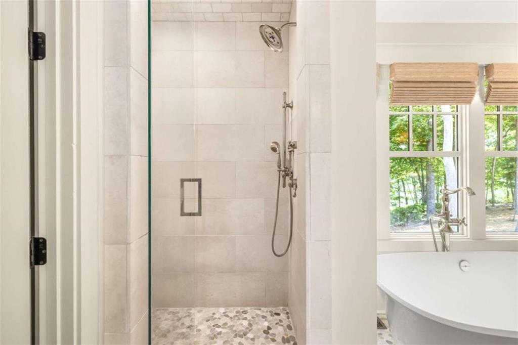 218 Lake Pointe Drive