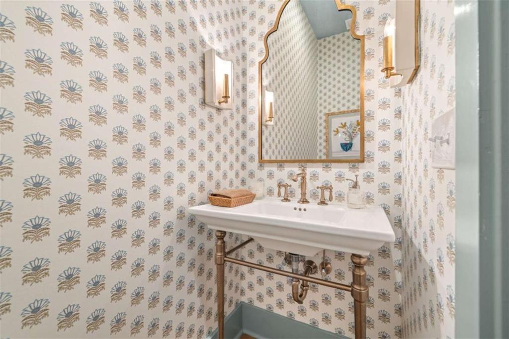 218 Lake Pointe Drive