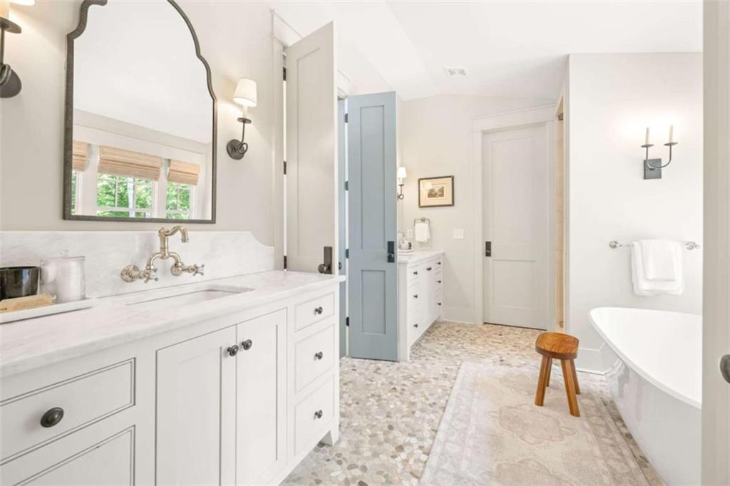 218 Lake Pointe Drive