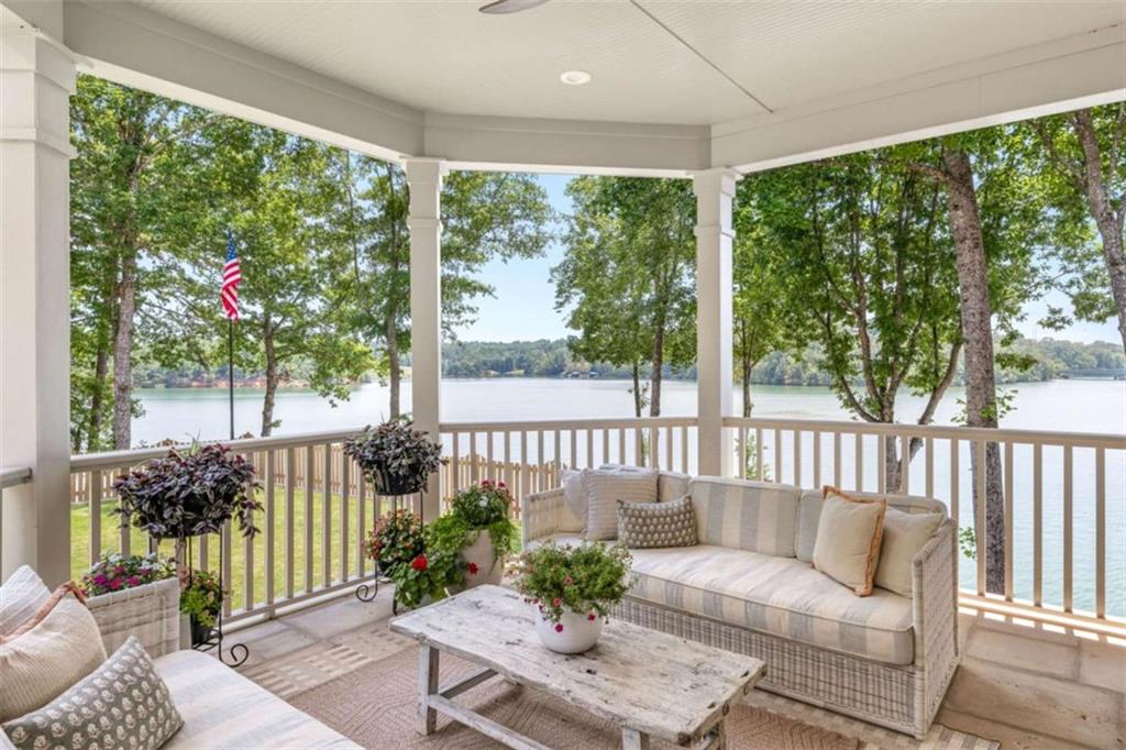 218 Lake Pointe Drive