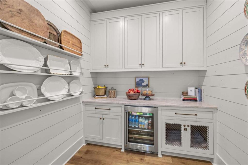 218 Lake Pointe Drive