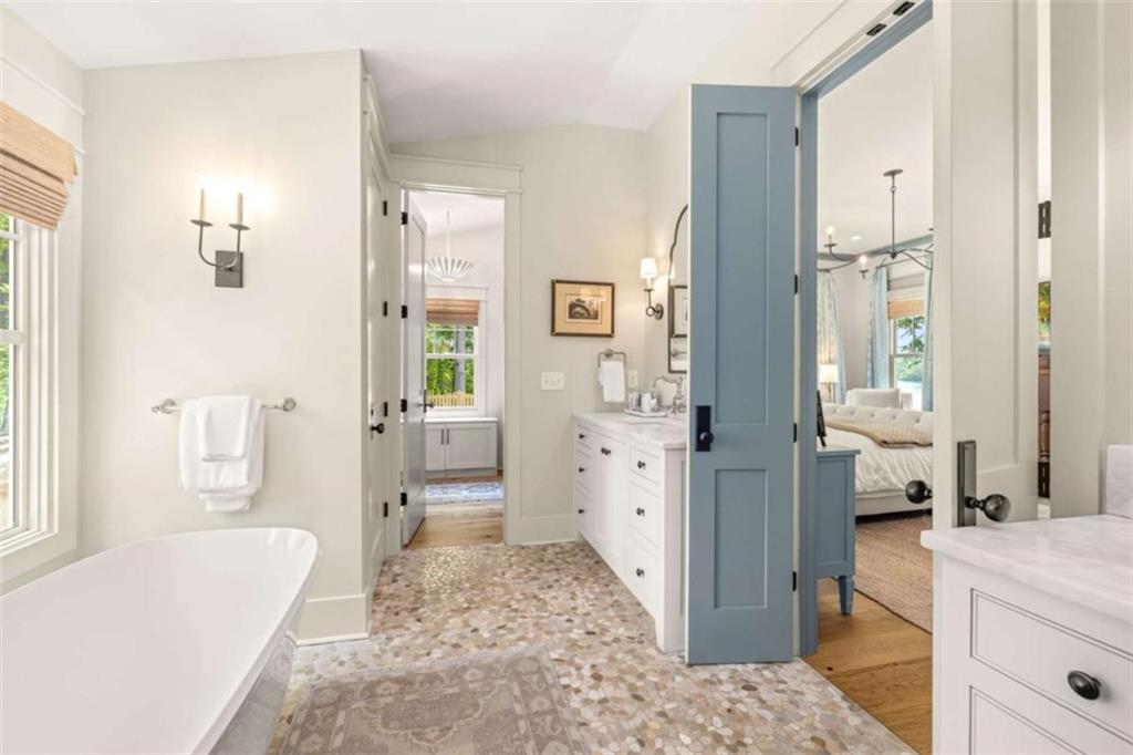 218 Lake Pointe Drive