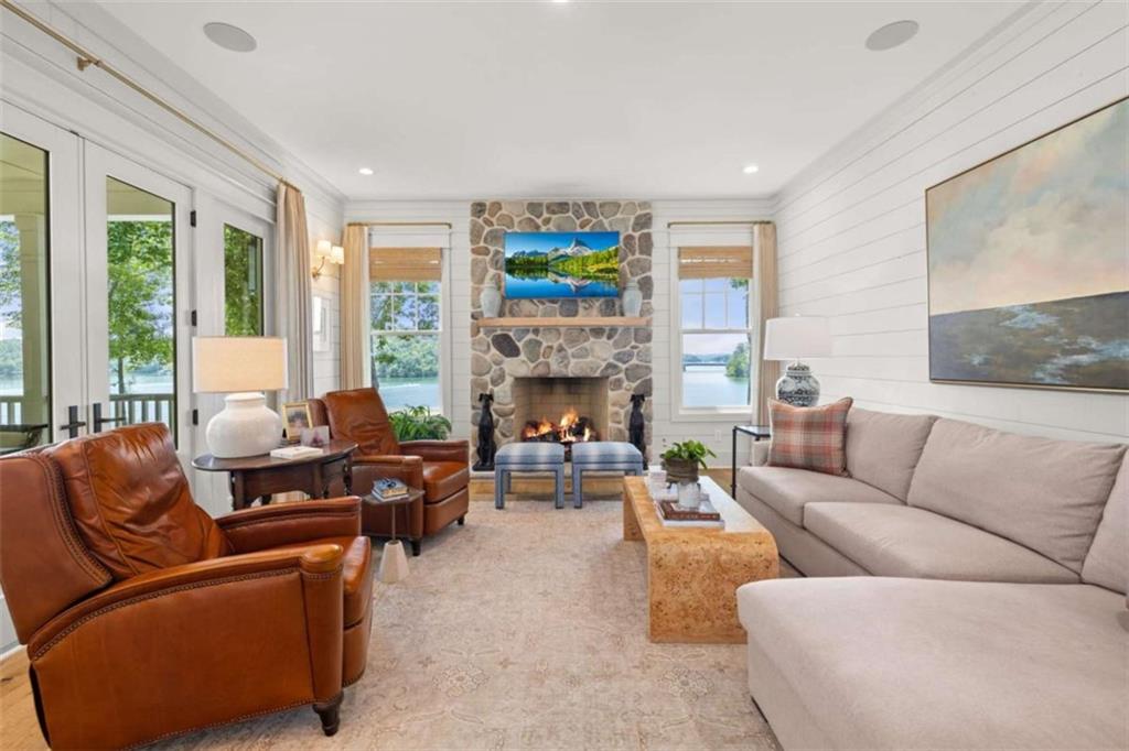 218 Lake Pointe Drive