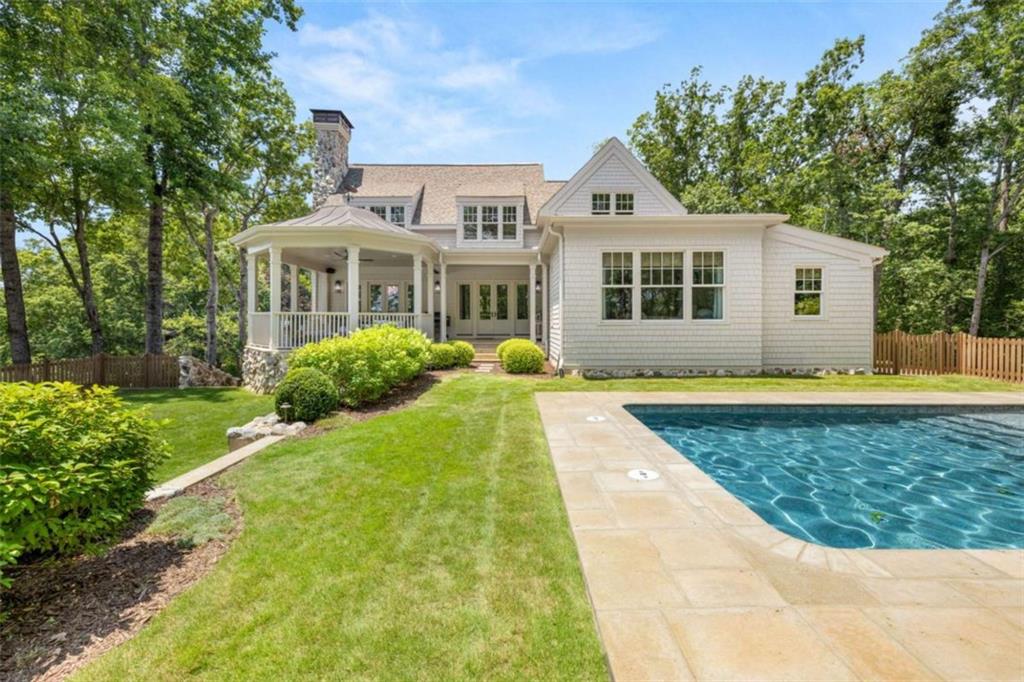 218 Lake Pointe Drive