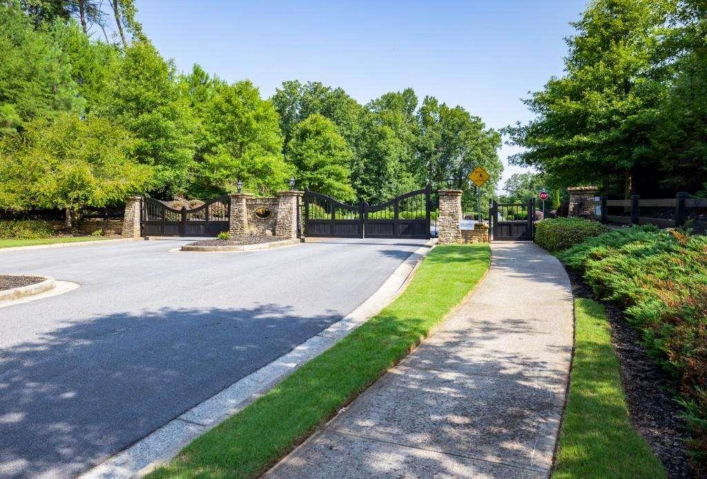 6825 Lookout