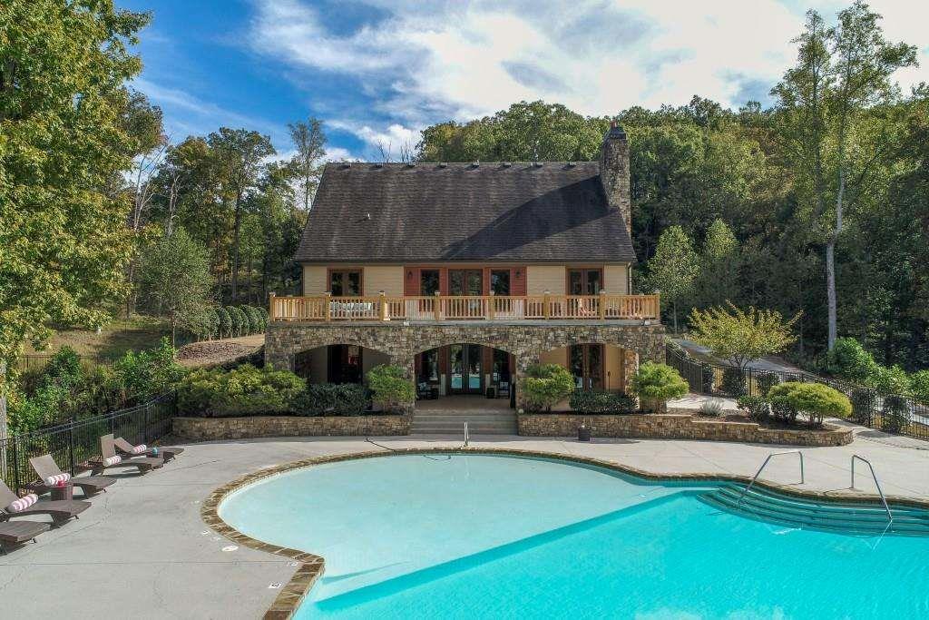 6825 Lookout