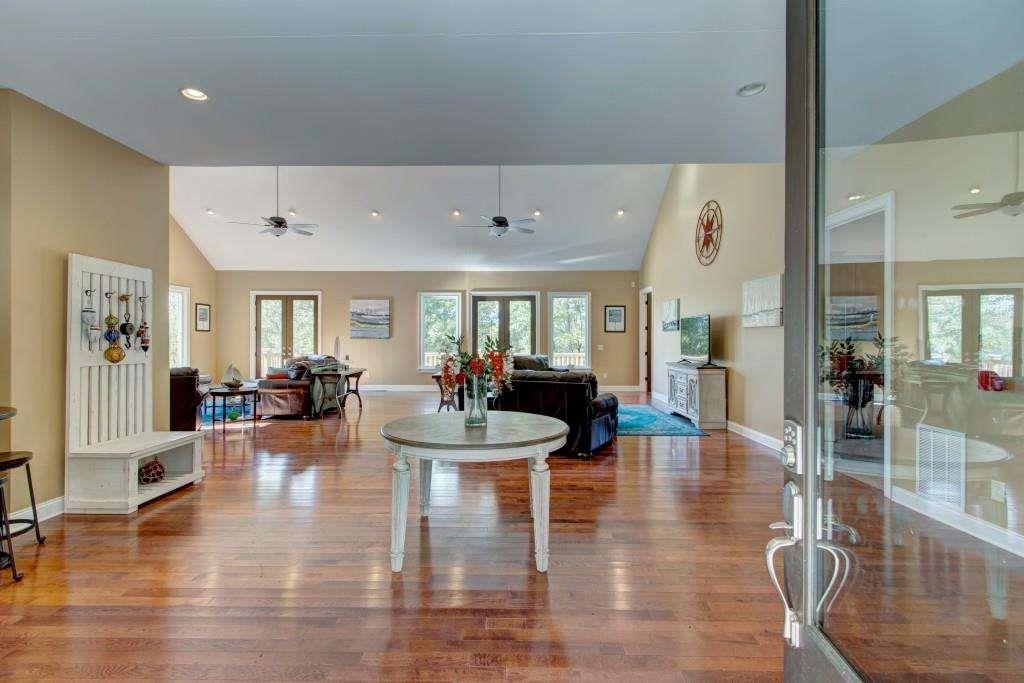 6825 Lookout