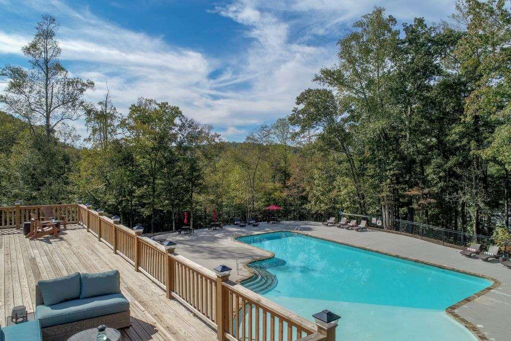 6825 Lookout