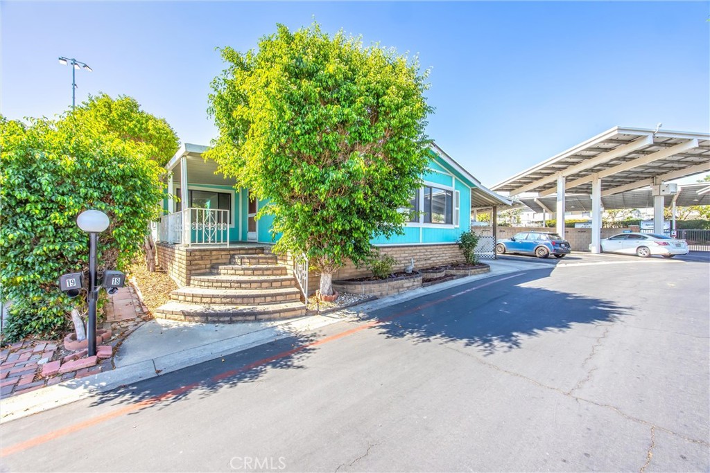 1550 Rimpau Avenue 18