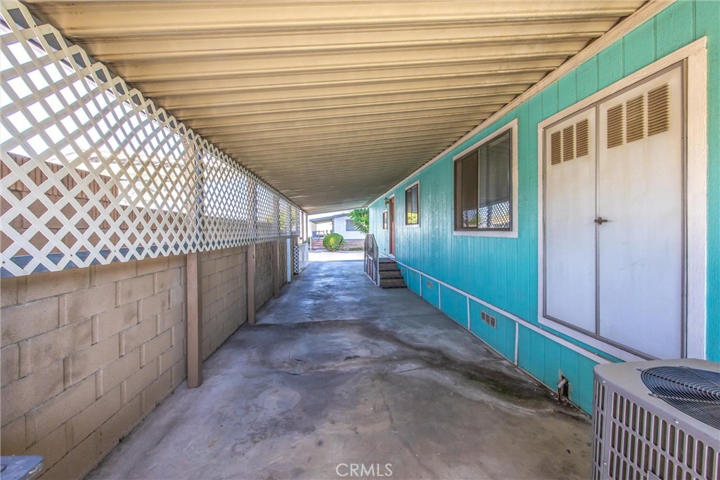 1550 Rimpau Avenue 18