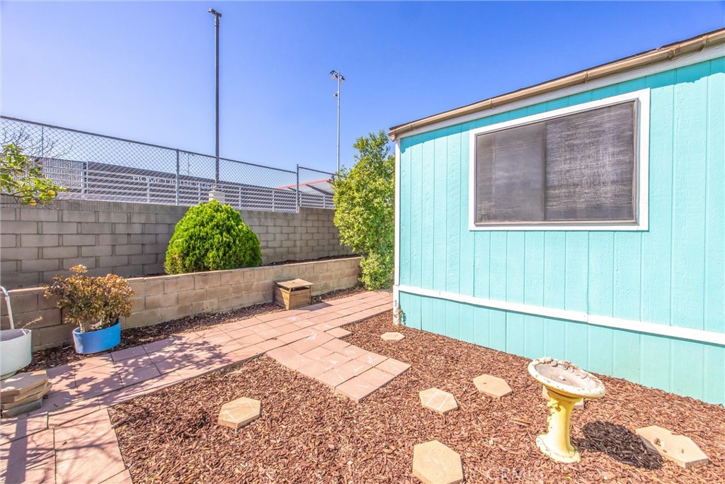 1550 Rimpau Avenue 18