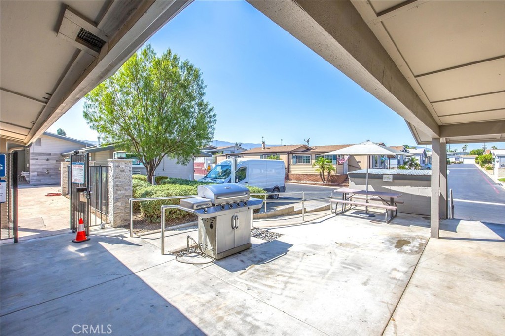 1550 Rimpau Avenue 18