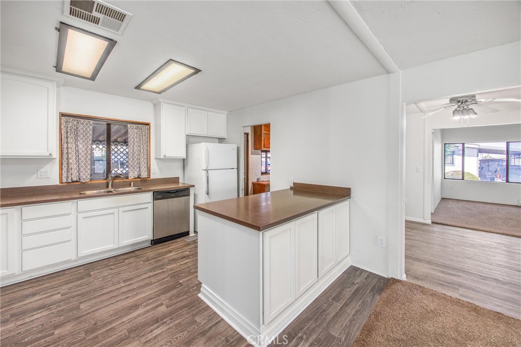 1550 Rimpau Avenue 18