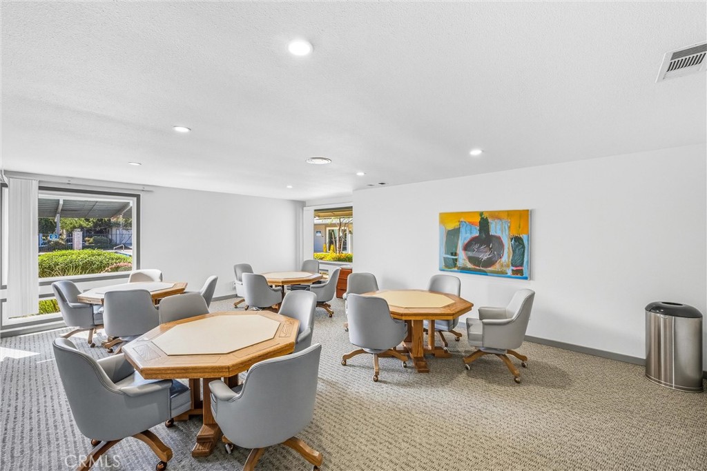 1550 Rimpau Avenue 18