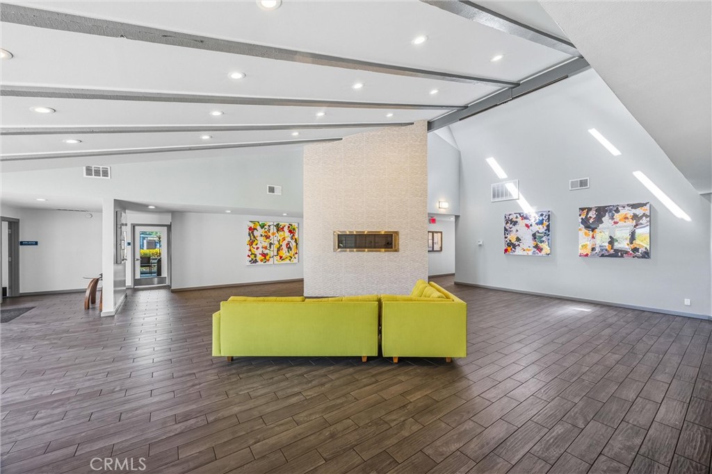 1550 Rimpau Avenue 18