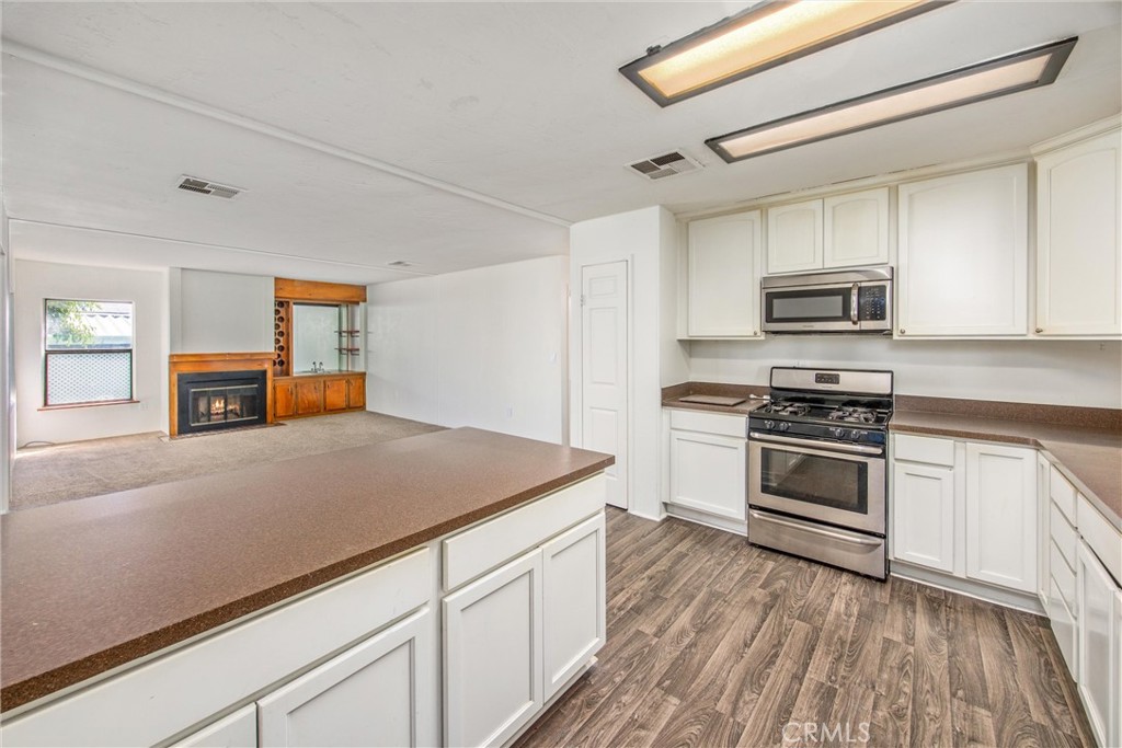 1550 Rimpau Avenue 18