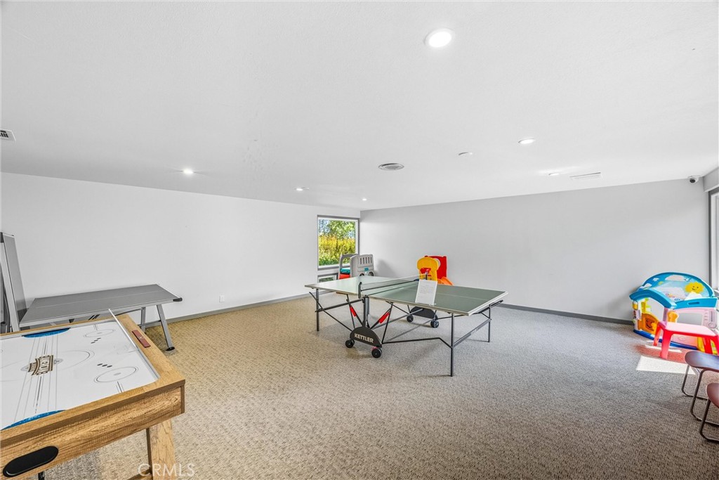 1550 Rimpau Avenue 18