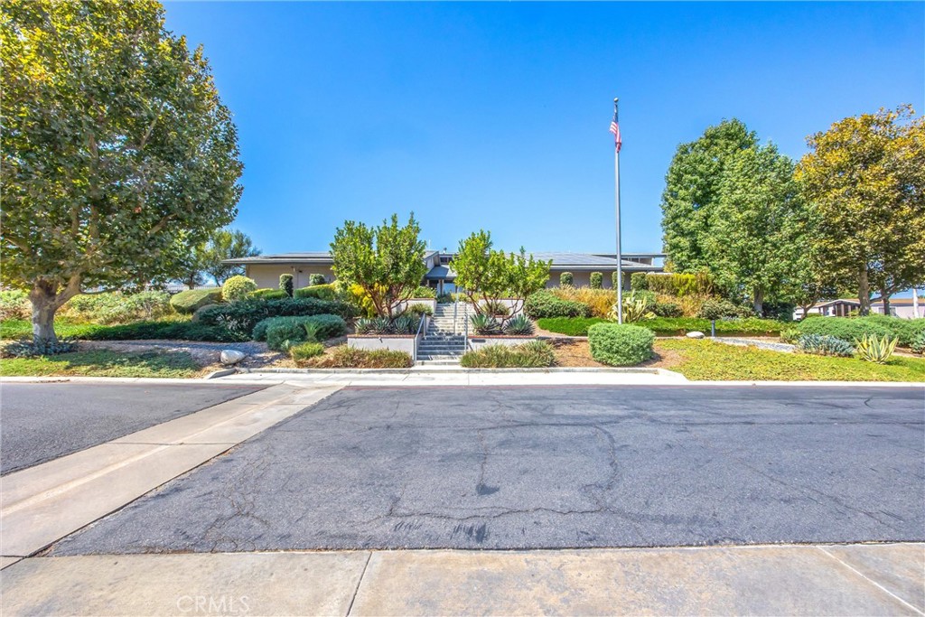 1550 Rimpau Avenue 18