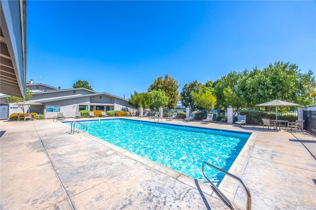 1550 Rimpau Avenue 18