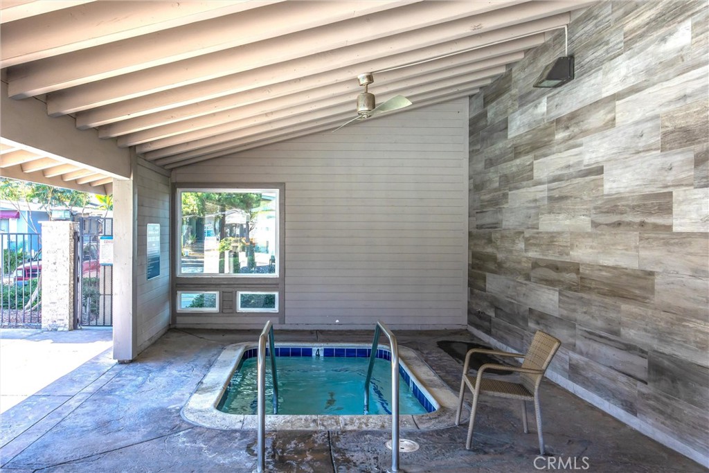 1550 Rimpau Avenue 18