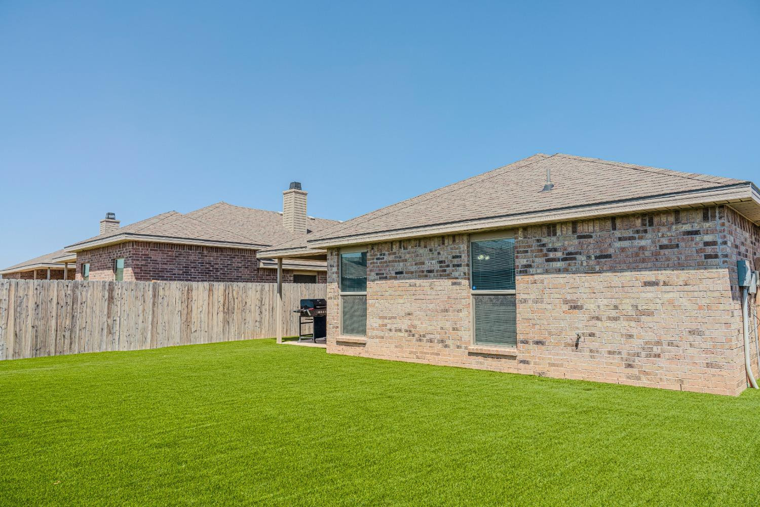 2906 Valencia Avenue