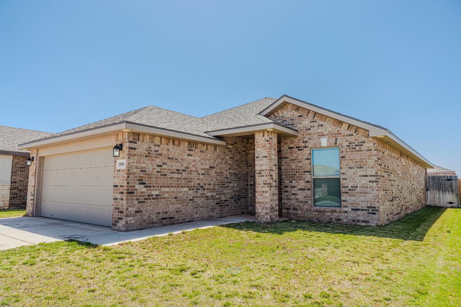 2906 Valencia Avenue