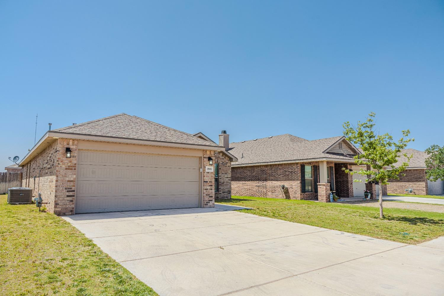 2906 Valencia Avenue