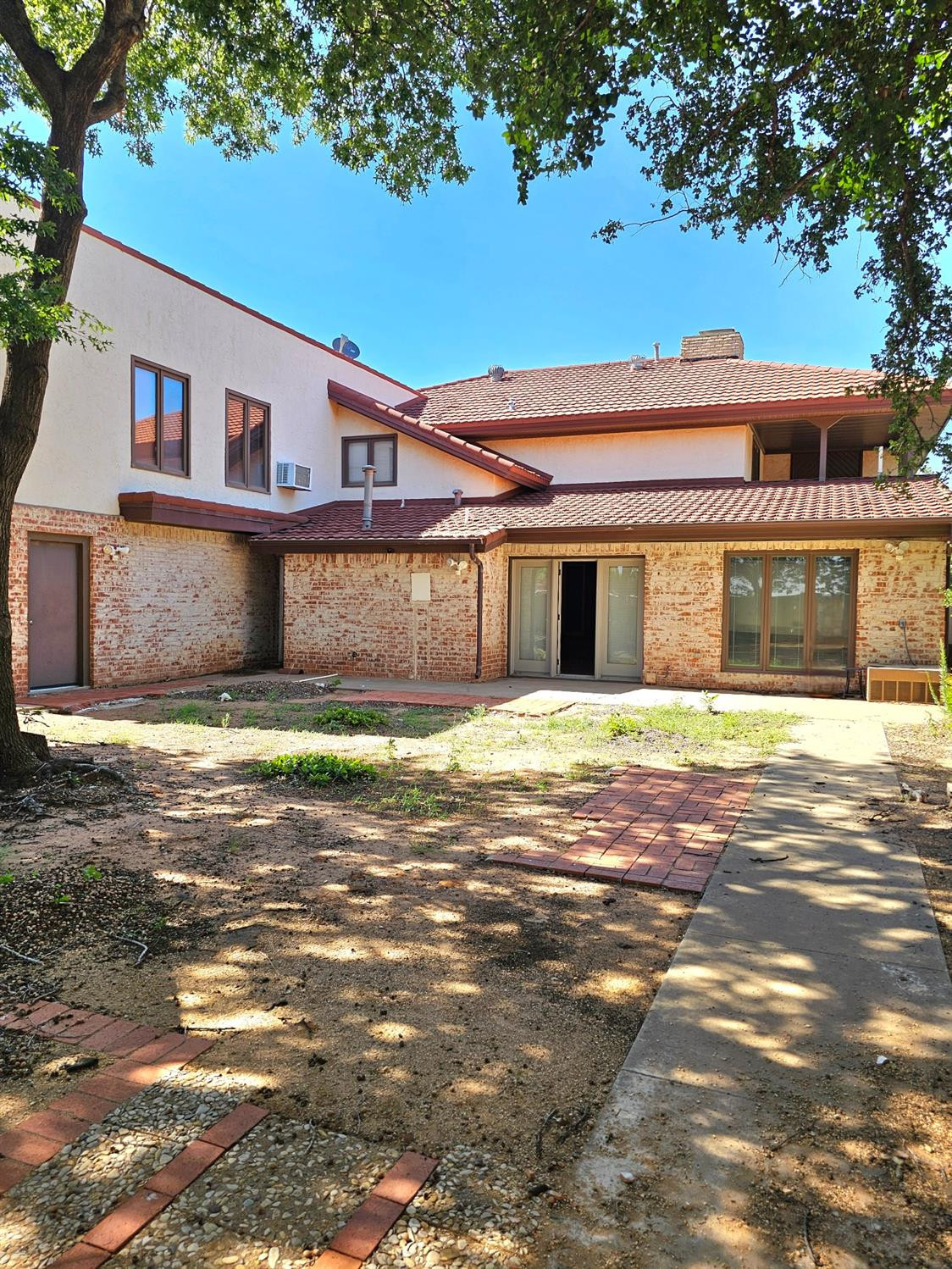 1902 E Reppto Street