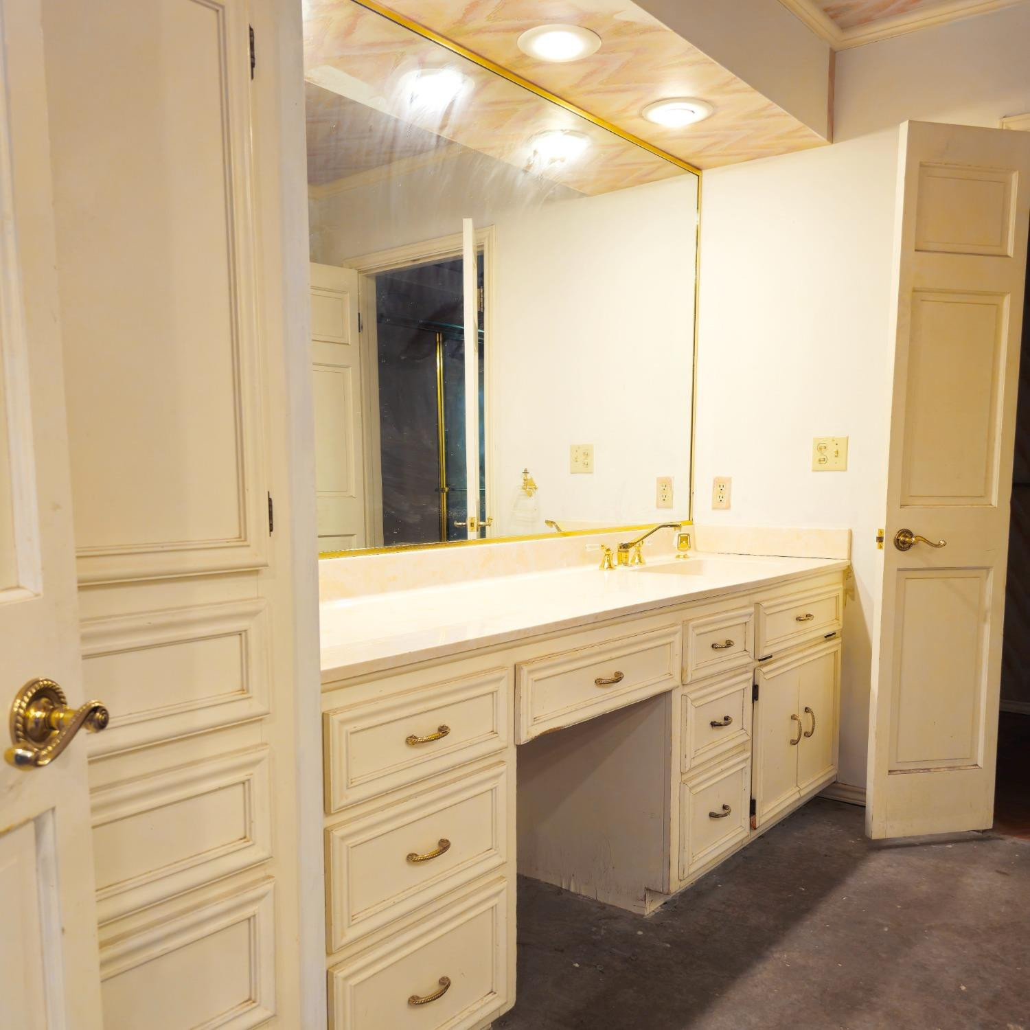 1902 E Reppto Street