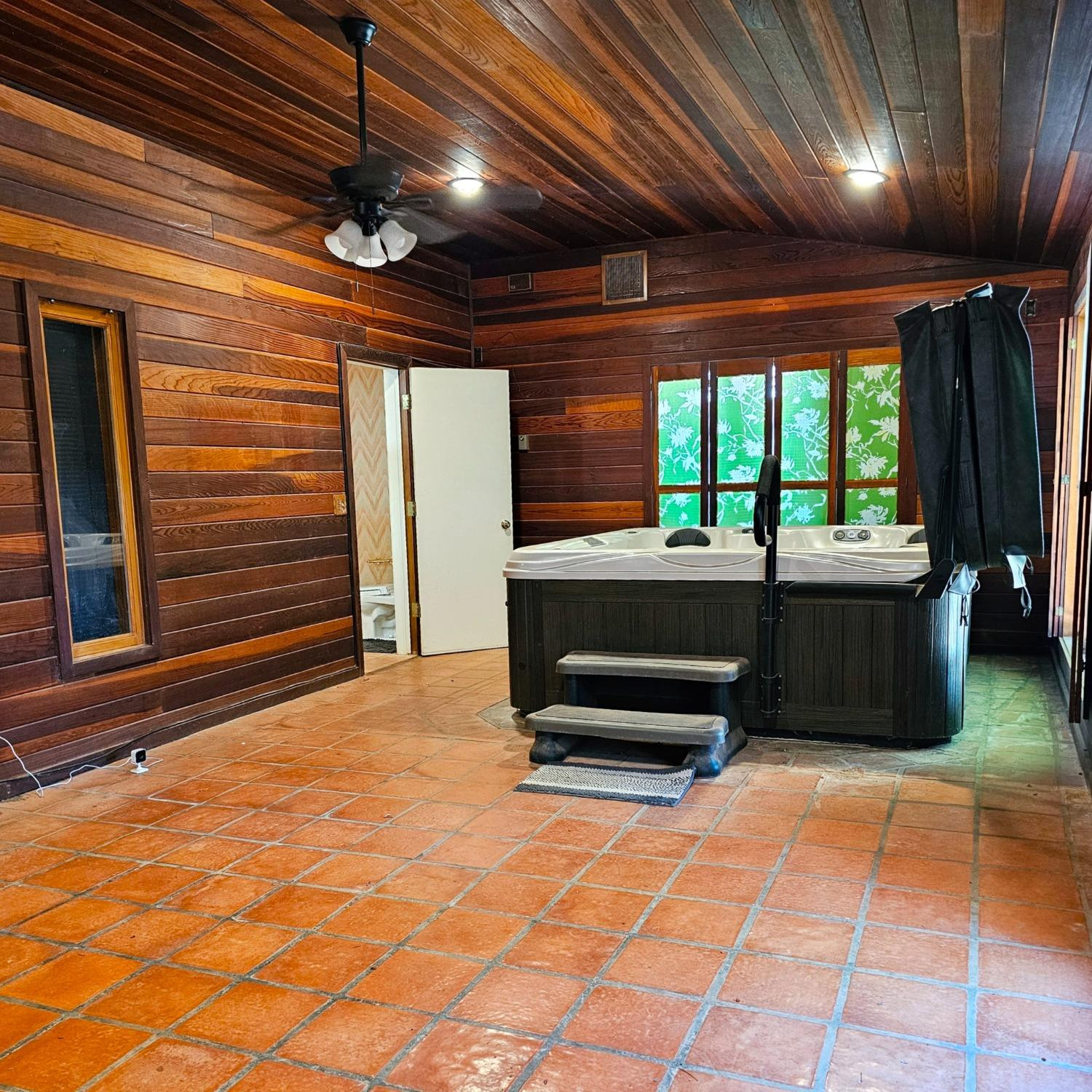 1902 E Reppto Street