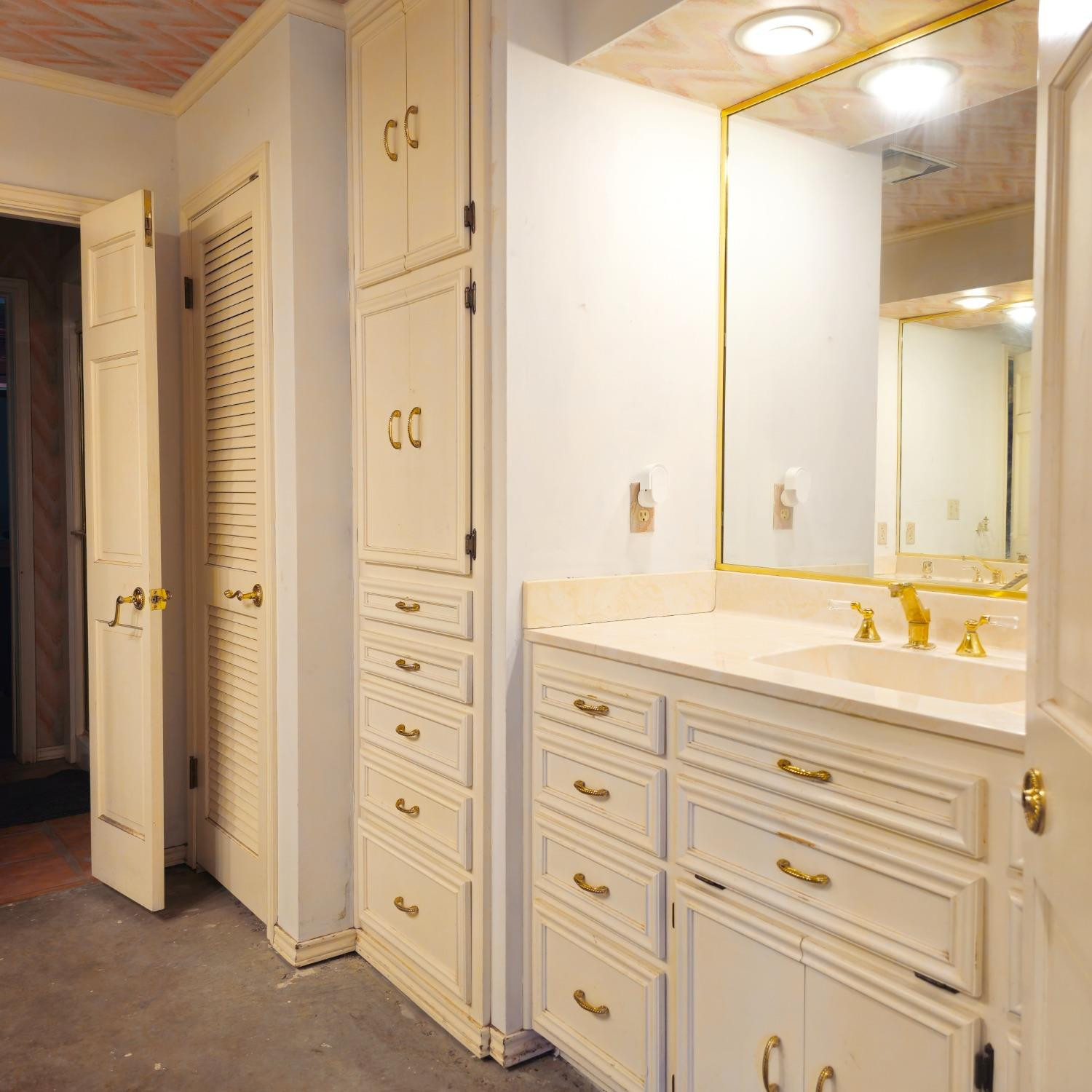 1902 E Reppto Street