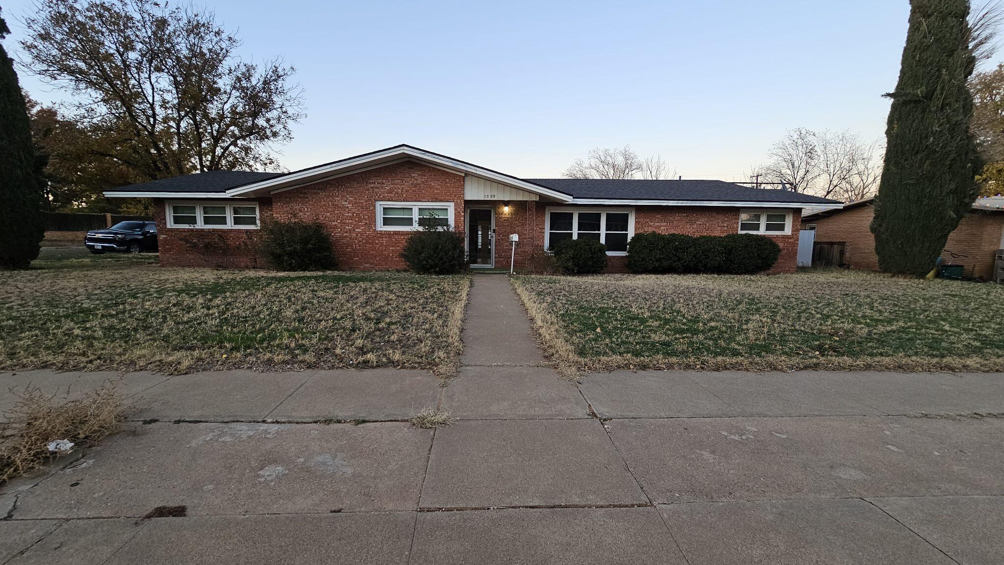 1309 E Cardwell Street